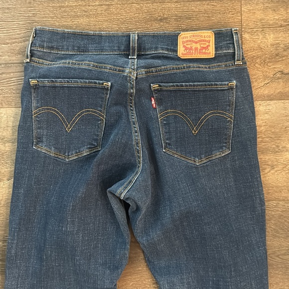 Levi’s Classic Straight Jeans.  Women’s size 6. Excellent condition! Very cute! - Picture 6 of 6